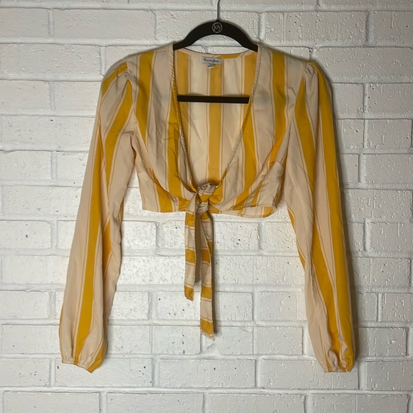 Striped crop - Picture 1 of 1